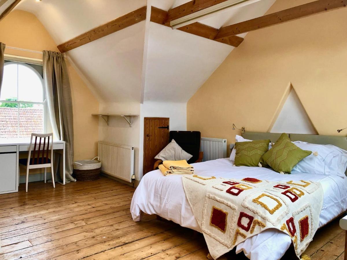 The Dragonfly Bnb, Glastonbury Luaran gambar